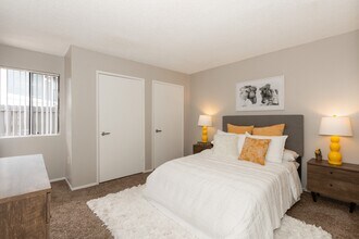 Veranda Riverside in Riverside, CA - Foto de edificio - Building Photo