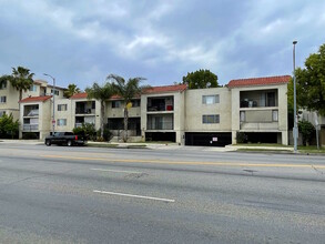 13925 Sherman Way in Van Nuys, CA - Building Photo - Building Photo