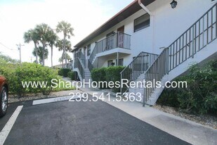 3935 Country Club Blvd in Cape Coral, FL - Building Photo