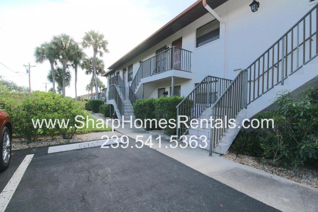 3935 Country Club Blvd in Cape Coral, FL - Foto de edificio