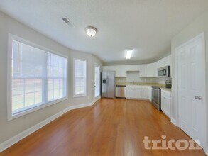 323 Dexter Pl in Monroe, NC - Foto de edificio - Building Photo