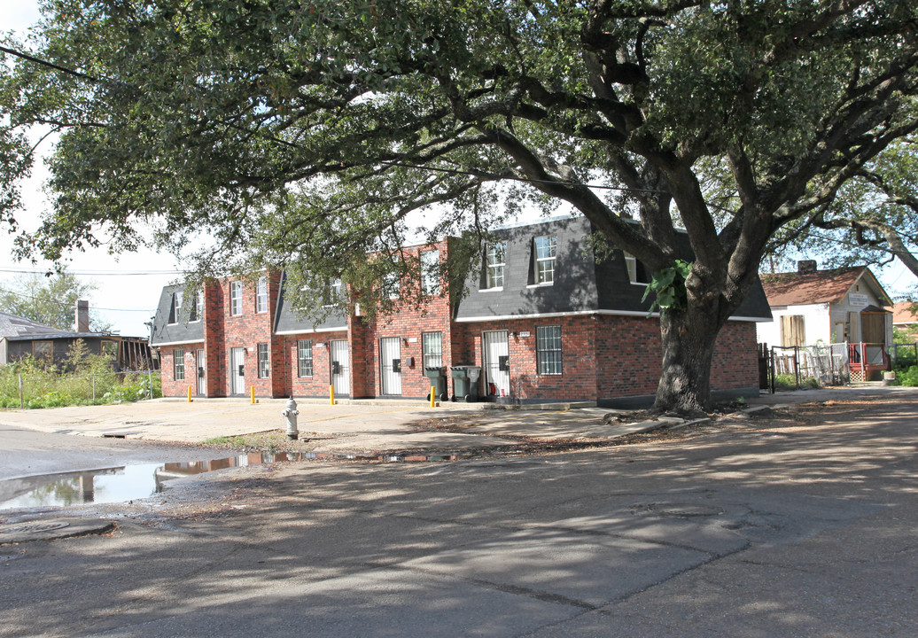 3100 Jackson Ave in New Orleans, LA - Building Photo