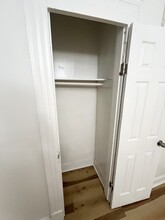 324 Willow St, Unit 1 in Waterbury, CT - Building Photo - Building Photo