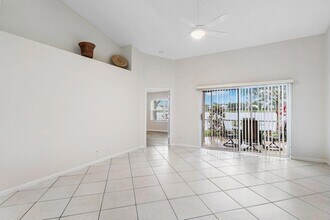 10679 Lake Shore Dr in Wellington, FL - Building Photo - Building Photo