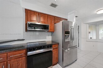 344 NW 94th Terrace in Plantation, FL - Foto de edificio - Building Photo