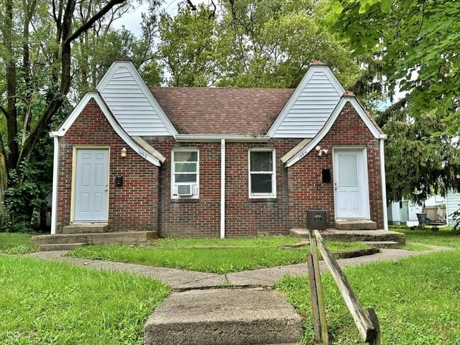 1464 N Gladstone Ave