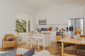 OSLOshaw Co-Living Apartments in Washington, DC - Foto de edificio - Building Photo