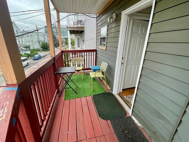 40 Litchfield St, Unit 2 in Boston, MA - Building Photo - Building Photo
