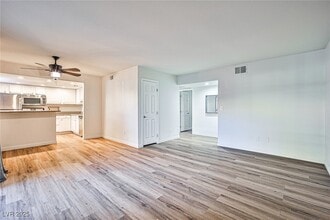 5493 Indian River Dr in Las Vegas, NV - Building Photo - Building Photo