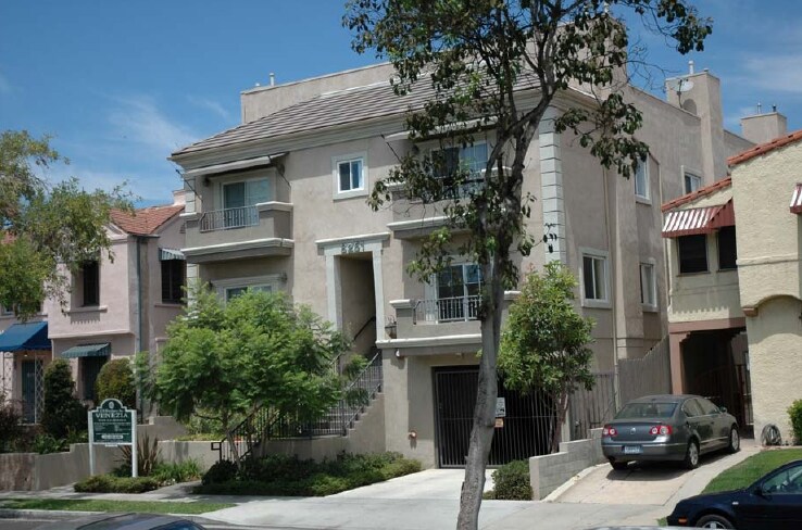 Venezia Townhomes in Los Angeles, CA - Foto de edificio