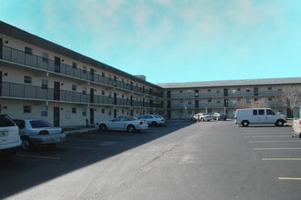 Laurel Hills Villas, a 55+ Community in Orlando, FL - Foto de edificio - Building Photo