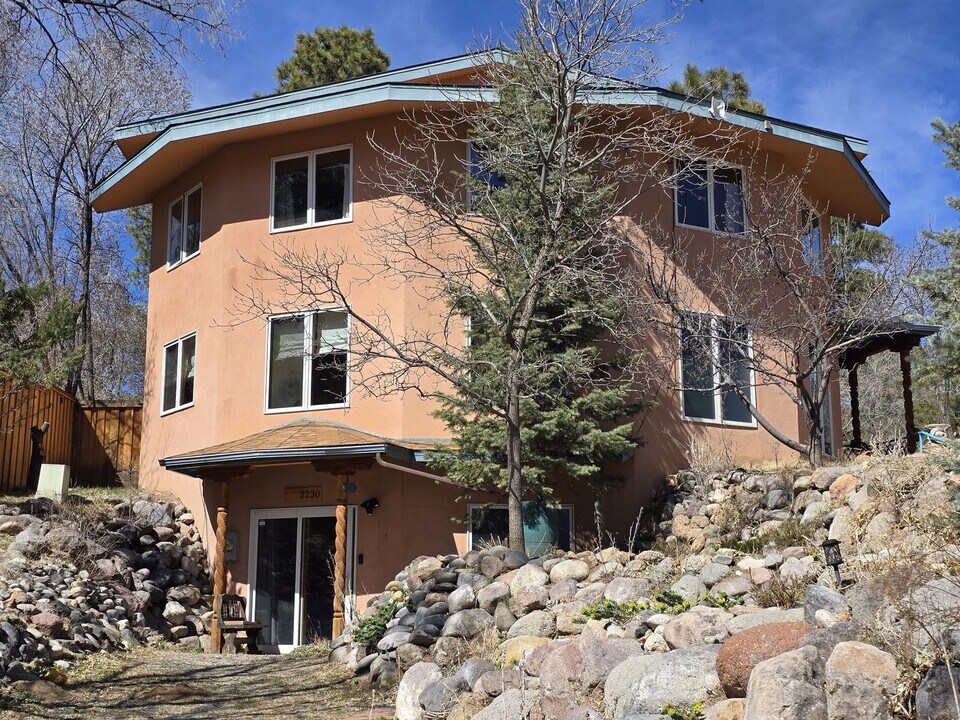 2230 45th St in Los Alamos, NM - Building Photo