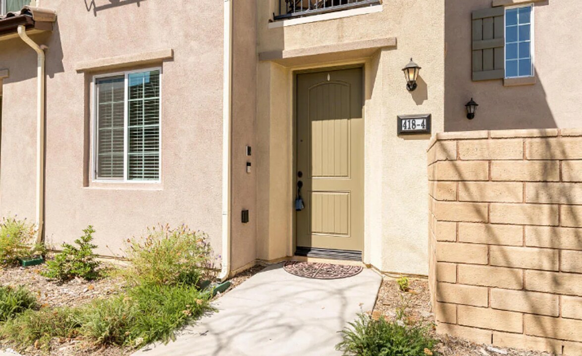 418 Stratus Ln in Simi Valley, CA - Building Photo