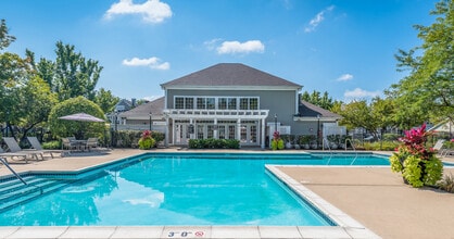 Legacy at Fox Valley Apartments in Aurora, IL - Building Photo - Building Photo