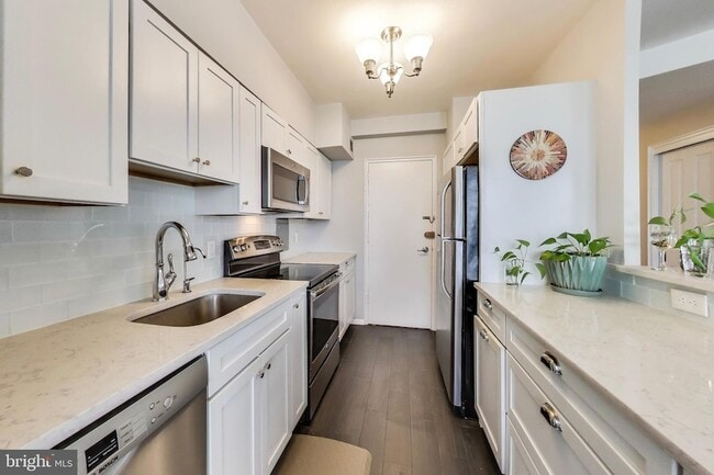 4740 Connecticut Ave NW, Unit 906 in Washington, DC - Building Photo - Building Photo