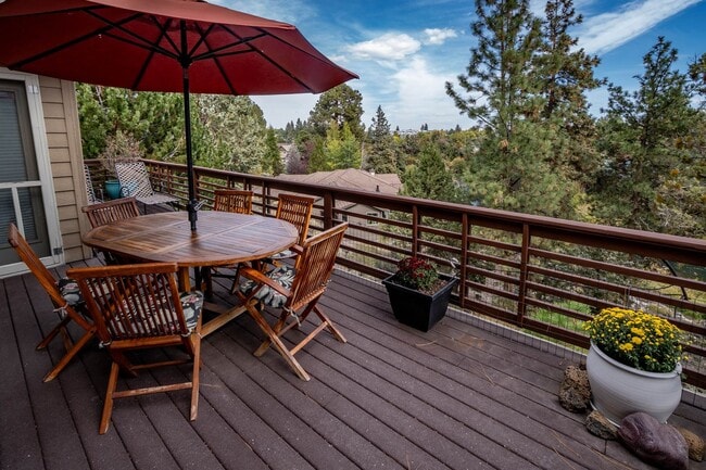 property at 3100 NW Golf View Dr