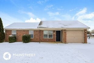 922 Pebble Creek Dr in Jeffersonville, IN - Building Photo