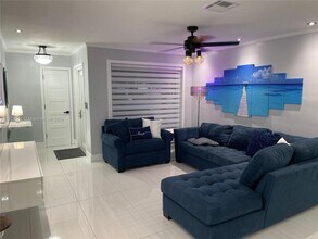 2260 NE 62nd St in Fort Lauderdale, FL - Foto de edificio - Building Photo