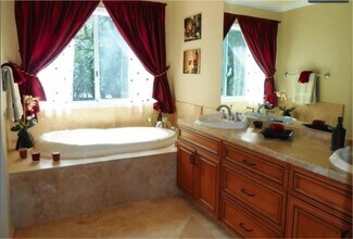 2030 Stonefield Ln in Santa Rosa, CA - Building Photo - Building Photo