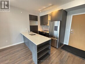 2520-2520 Eglinton Ave W in Mississauga, ON - Building Photo - Building Photo