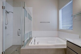 2119 Naomi St in Houston, TX - Foto de edificio - Building Photo