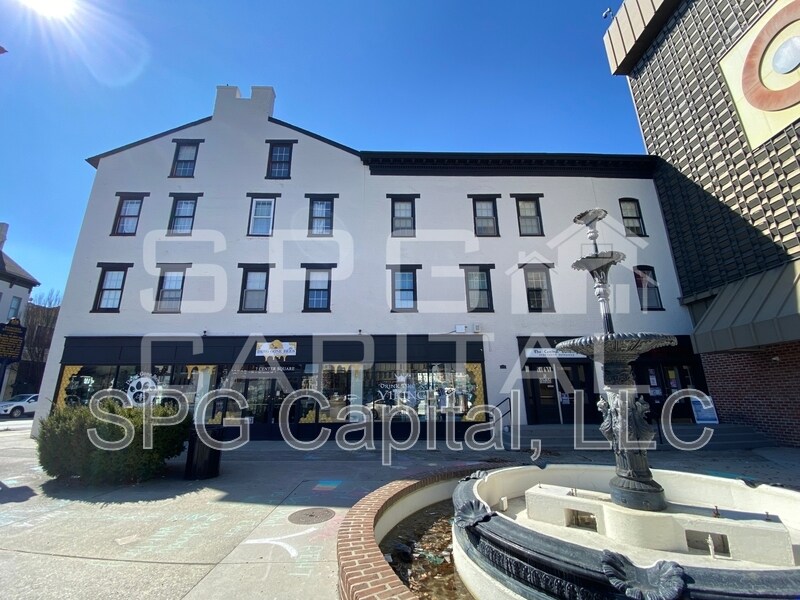5 Center Square in Hanover, PA - Building Photo