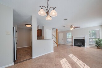 2211 S Kirkwood Rd in Houston, TX - Foto de edificio - Building Photo