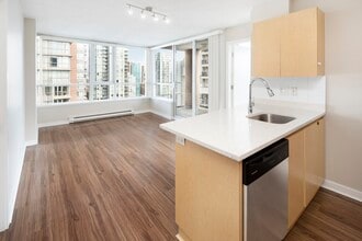 Metropolitan Towers in Vancouver, BC - Building Photo - Interior Photo