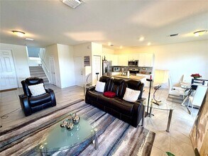 3265 W 100th Terrace in Hialeah, FL - Building Photo - Building Photo