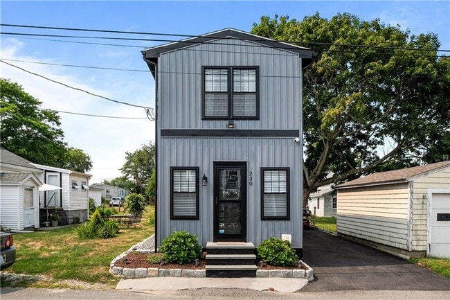 230 Cedar Ave in Portsmouth, RI - Building Photo - Building Photo