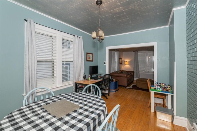 property at 920 N 13th Ave E