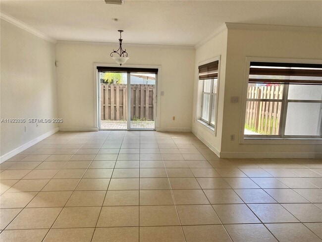 10914 NW 67th Terrace in Doral, FL - Building Photo - Building Photo
