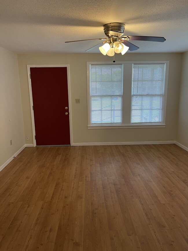732 W Market St in Sinton, TX - Building Photo - Building Photo