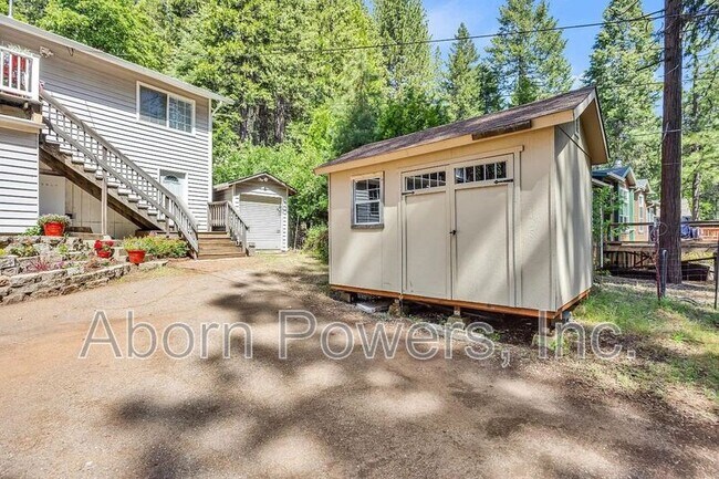 7011 Lakewood Dr in Pollock Pines, CA - Building Photo - Building Photo