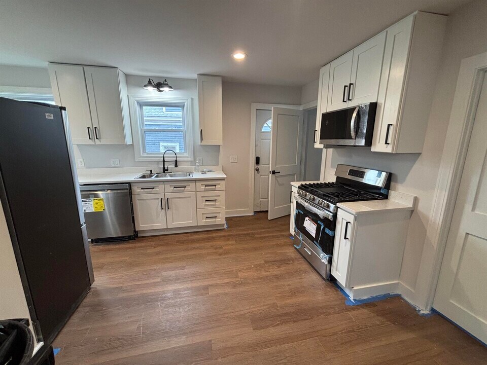 43 Franklin St in Somersworth, NH - Building Photo