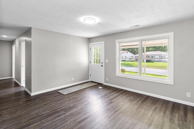 261 Sunset Dr S in Johnstown, OH - Building Photo - Building Photo