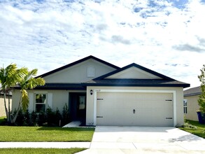 5509 Fantasy Dr in Fort Pierce, FL - Building Photo - Building Photo