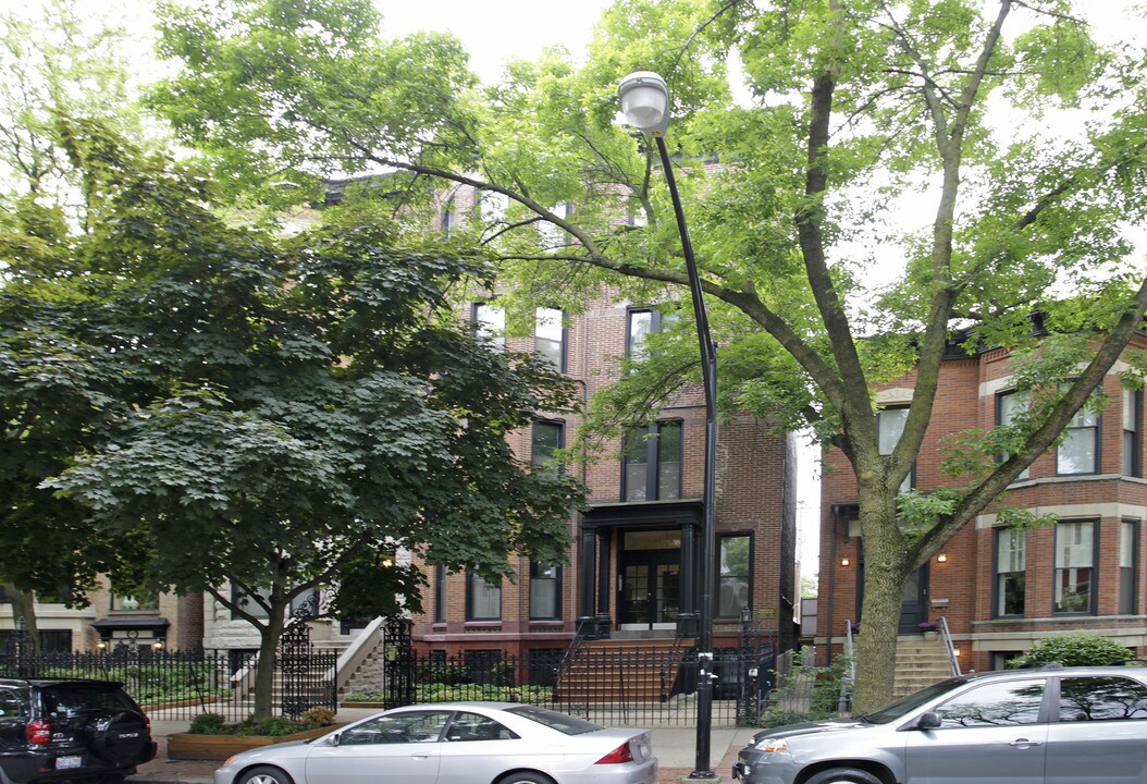 449-451 W Belden Ave in Chicago, IL - Building Photo