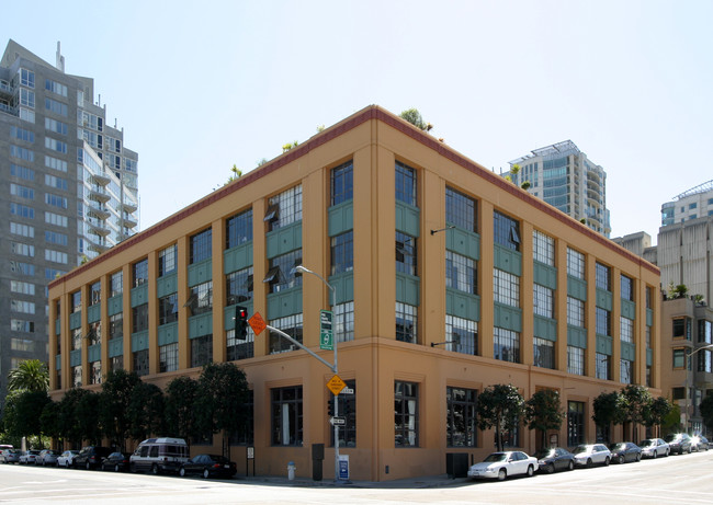 301 Folsom St in San Francisco, CA - Foto de edificio - Building Photo