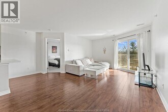 1547 Grand Marais Rd W in Windsor, ON - Building Photo - Building Photo
