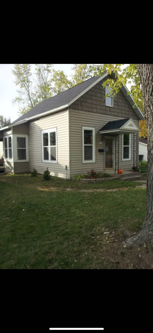 2216 Michigan Ave in Stevens Point, WI - Building Photo - Building Photo