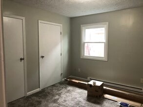 396 Autumnwood Dr, Unit 396 Autumnwood Dr Apt B in Tiffin, OH - Building Photo - Building Photo