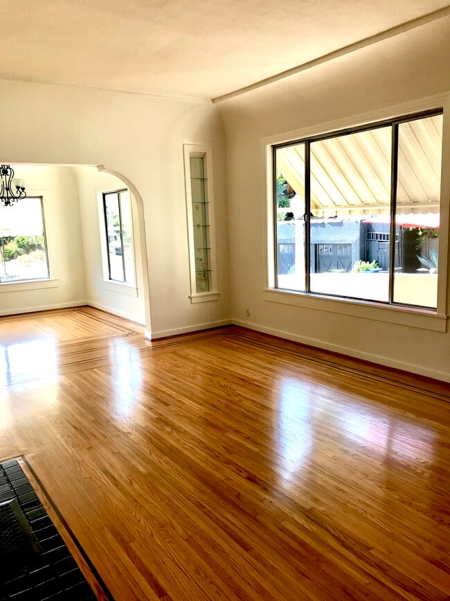 2779 Lakewood Ave N in Los Angeles, CA - Building Photo - Building Photo