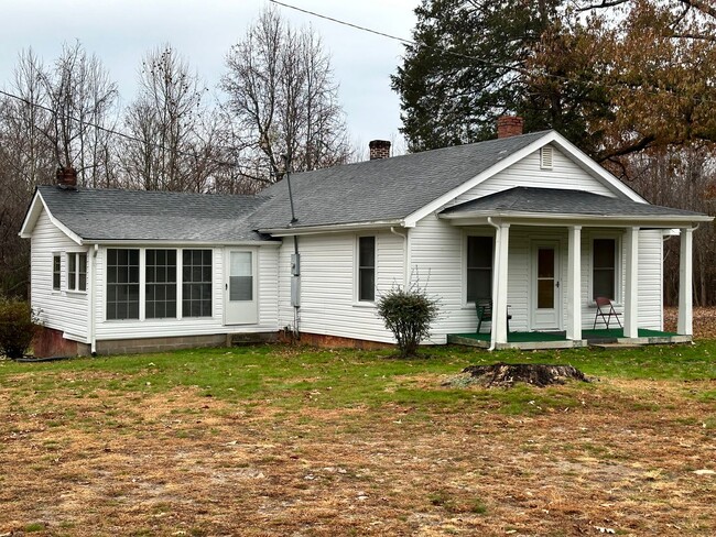 7818 Abilene Rd in Farmville, VA - Foto de edificio - Building Photo