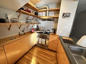 132 Columbia St, Unit 1 in Cambridge, MA - Building Photo - Building Photo