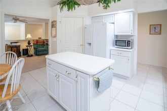 8500 Mystic Greens Way in Naples, FL - Foto de edificio - Building Photo