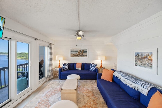 23223 Front Beach Rd in Panama City Beach, FL - Foto de edificio - Building Photo