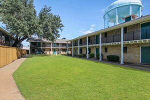1228 Cavender Dr, Unit 112 in Hurst, TX - Building Photo - Building Photo