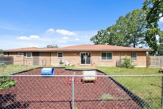 5302 Treaschwig Rd in Spring, TX - Building Photo - Building Photo