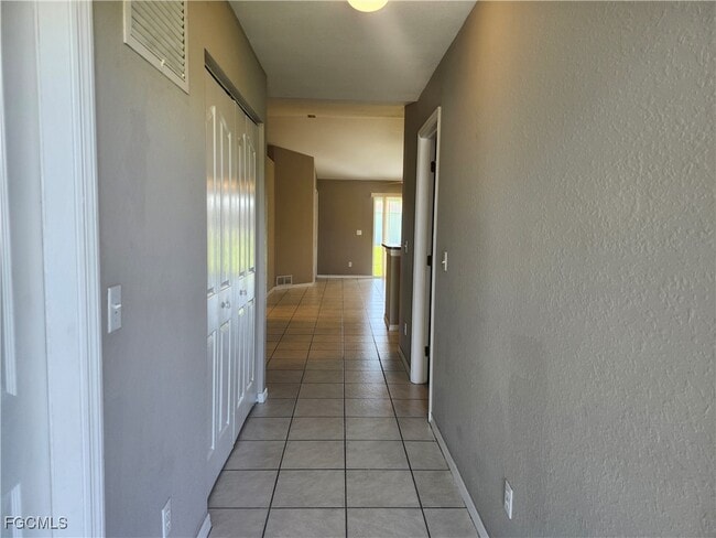 3733 Country Club Blvd in Cape Coral, FL - Building Photo - Building Photo